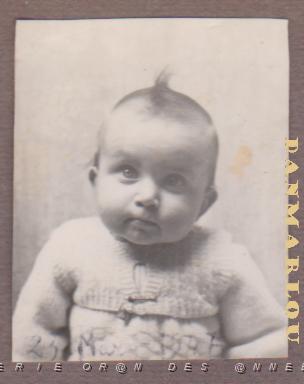 FAMILLE  C'EST-Y PAS UN BEAU P'TIT OIGNON , CA MONSIEUR .jpg
